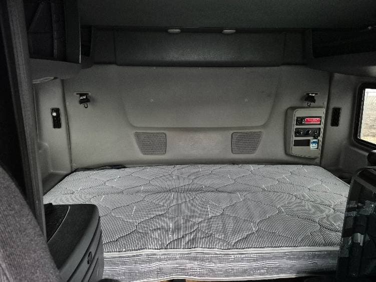2023 International LT62F image 8