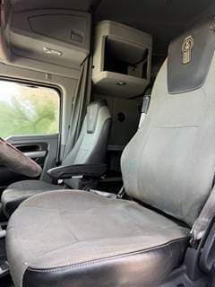 2021 Kenworth T680 image 7