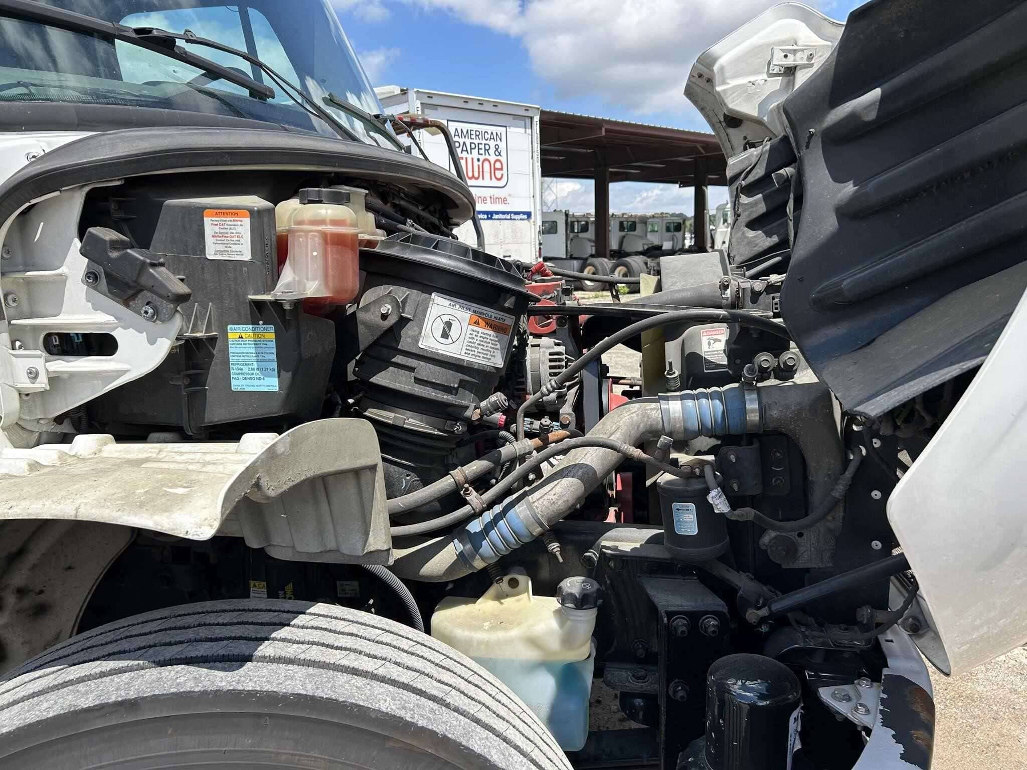 2018 Freightliner M2 image 7