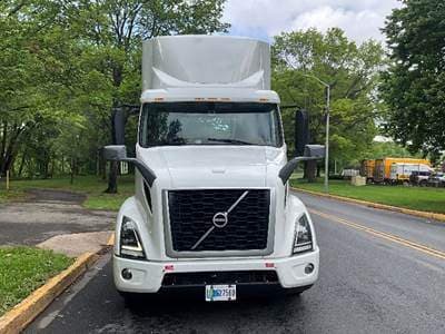 2020 Volvo VNR image 2