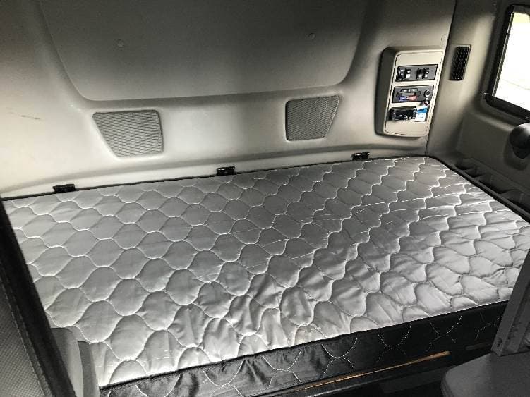 2022 International LT625 image 9