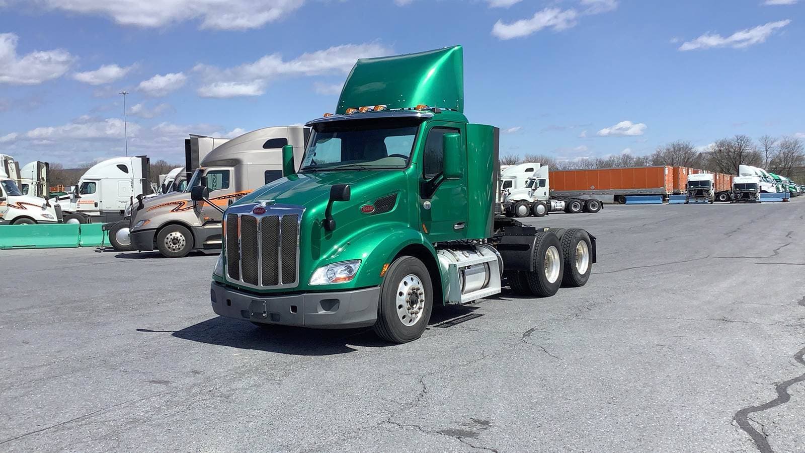 2021 Peterbilt 579 image 2