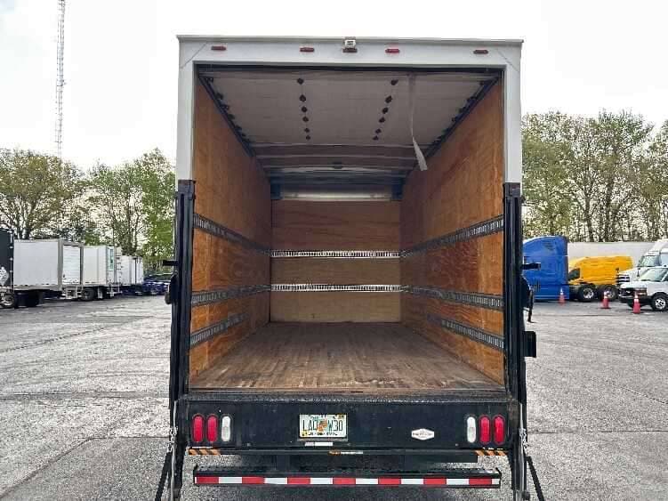 2017 MITSUBISHI FUSO FEC72S image 7