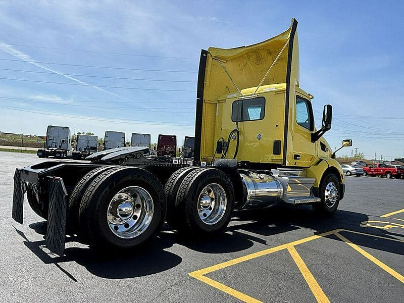 2021 Peterbilt 579 image 9