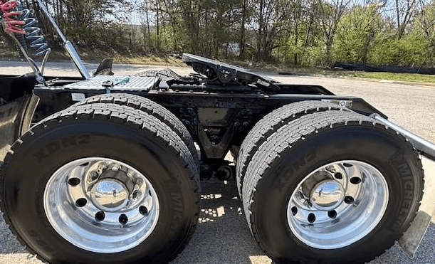 2020 Kenworth T8 Series image 4