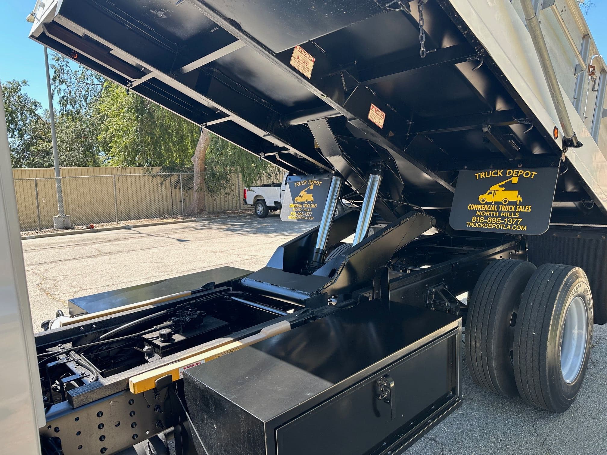 2009 GMC TOPKICK C7500 Dump Truck image 5