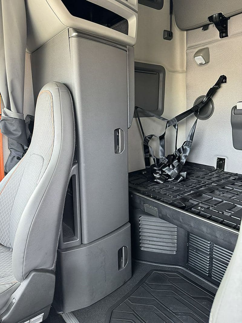 2023 Volvo VNL760 image 7