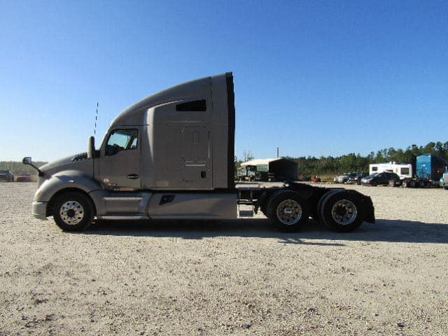 2020 Kenworth T680 image 3