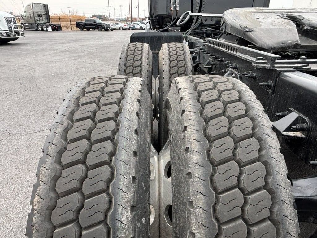 2021 Peterbilt 579 image 9