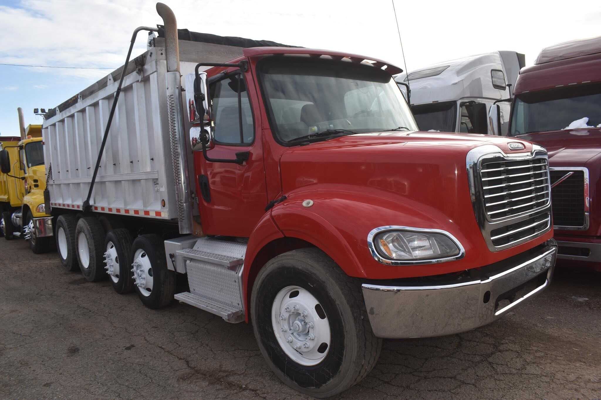 2013 Freightliner M2 112 image 1