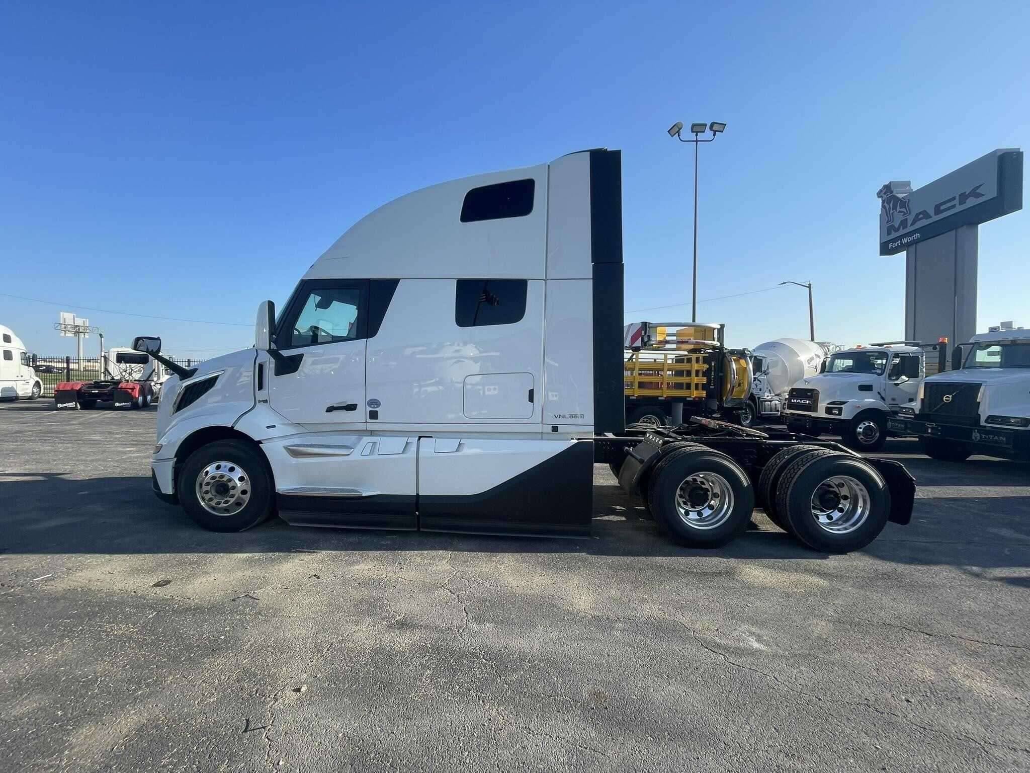 2026 Volvo NEW VNL image 8