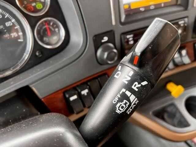 2020 Kenworth T880 image 17