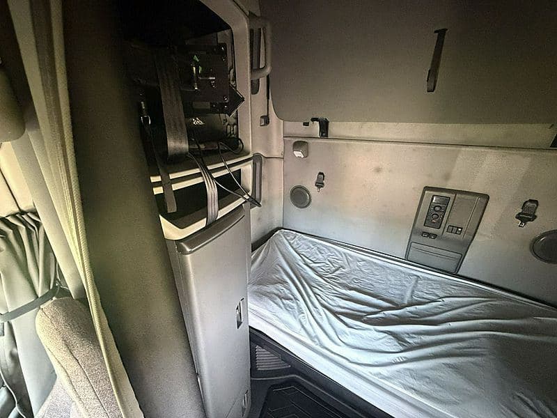 2023 Volvo VNL760 image 7