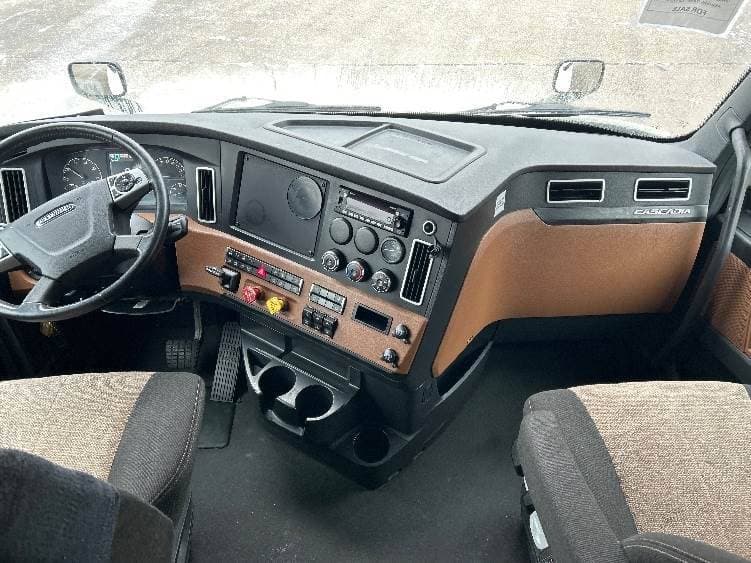 2023 Freightliner Cascadia 126 image 5