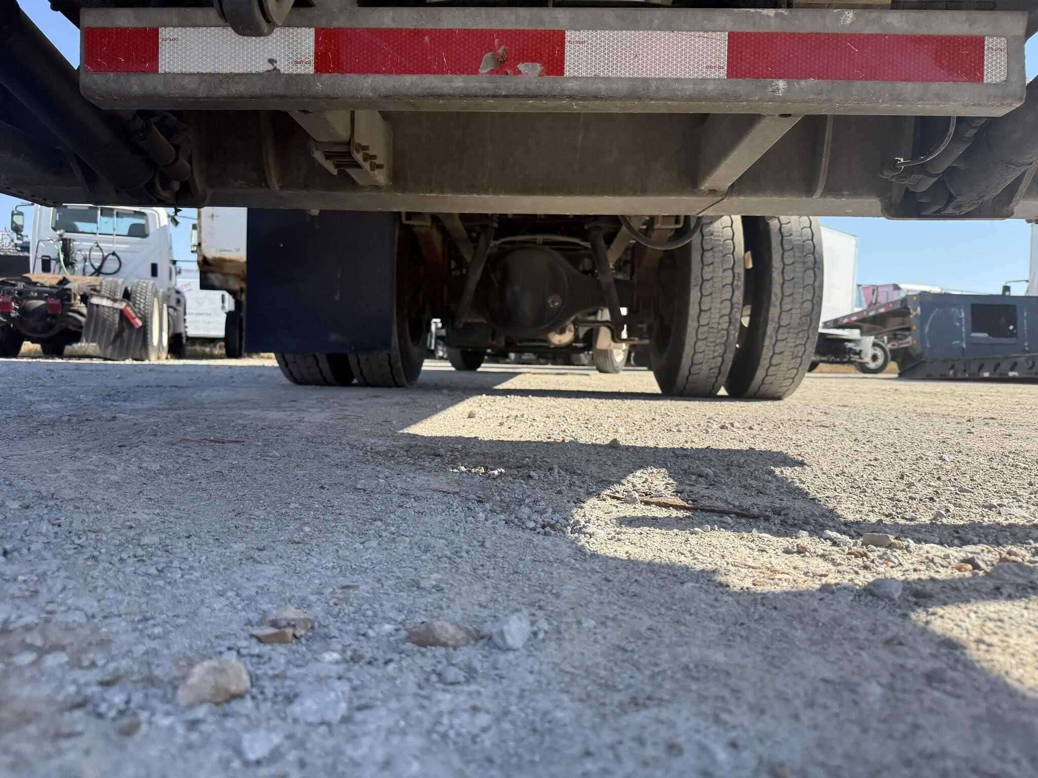 2018 Freightliner M2 image 9