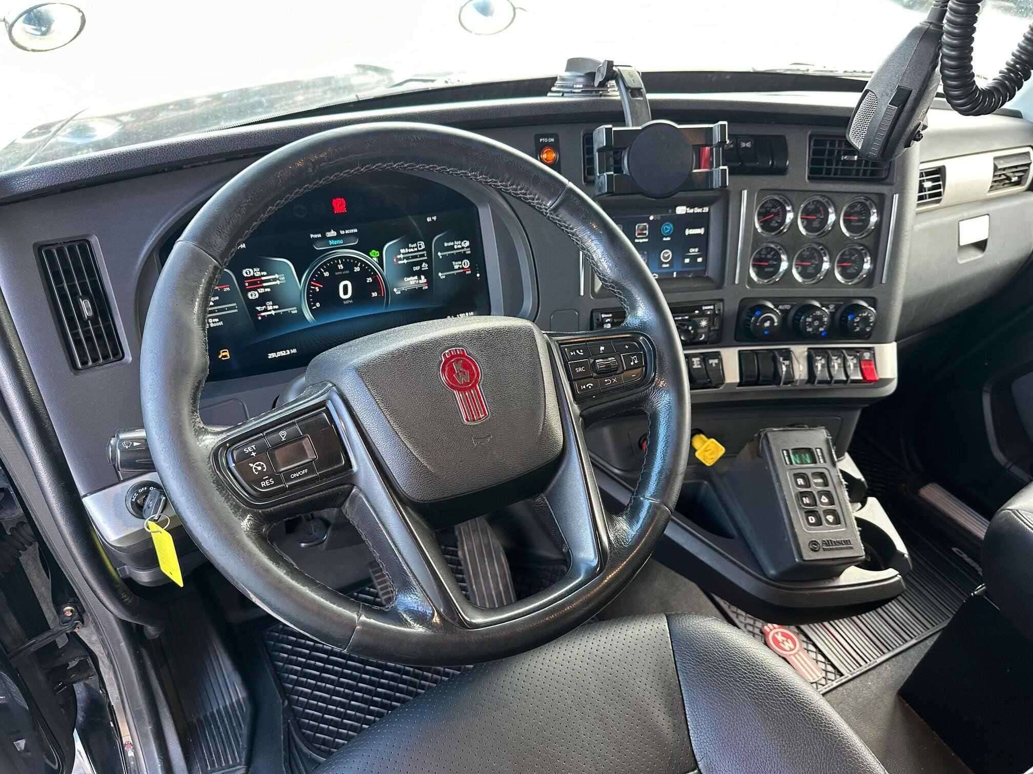 2023 Kenworth T880 image 17