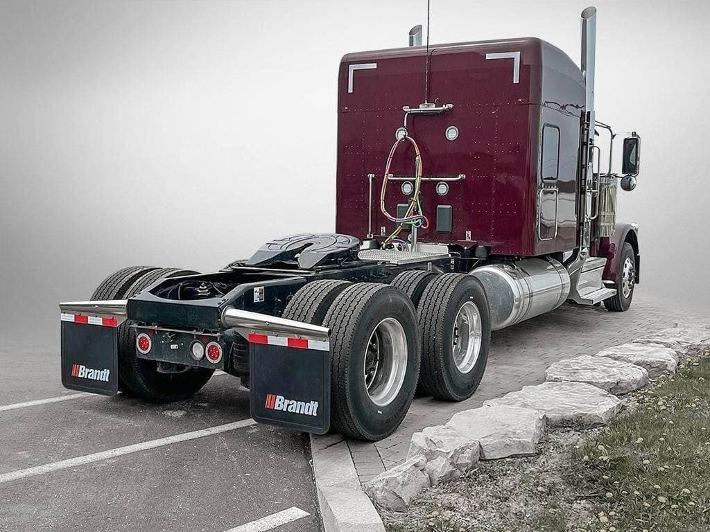 2025 Peterbilt 589 image 4
