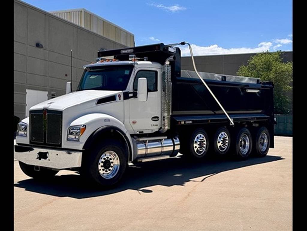 2025 Kenworth T880 image 1