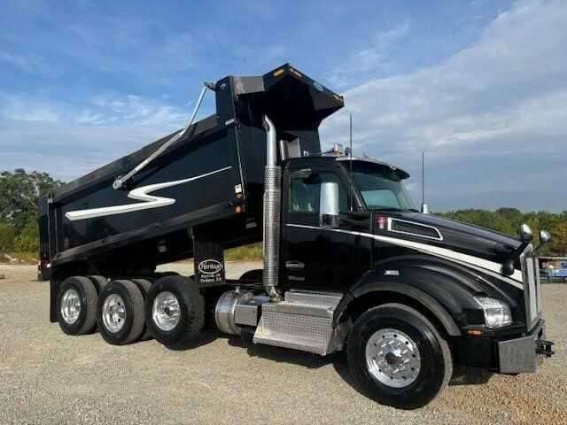 2023 Kenworth T880 image 1