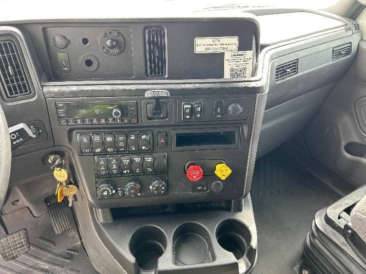 2023 International LT62F image 4