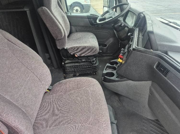 2023 International LT62F image 9