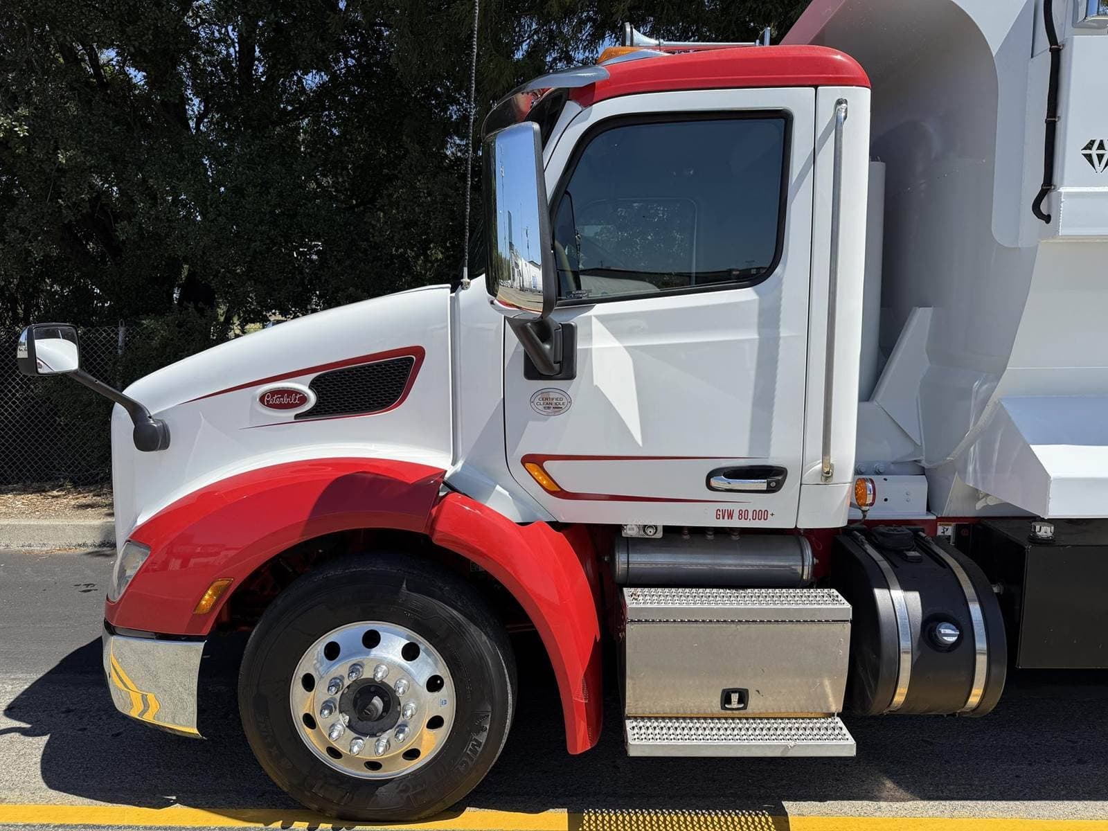 2021 Peterbilt 579 image 2