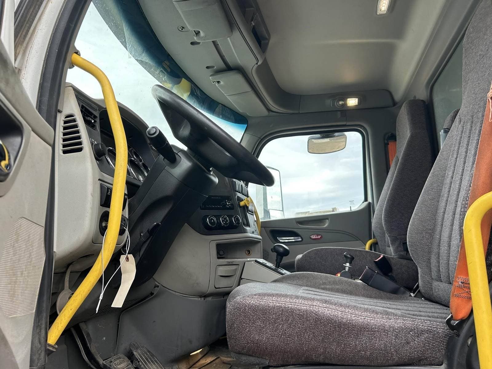 2020 Peterbilt 567 image 5