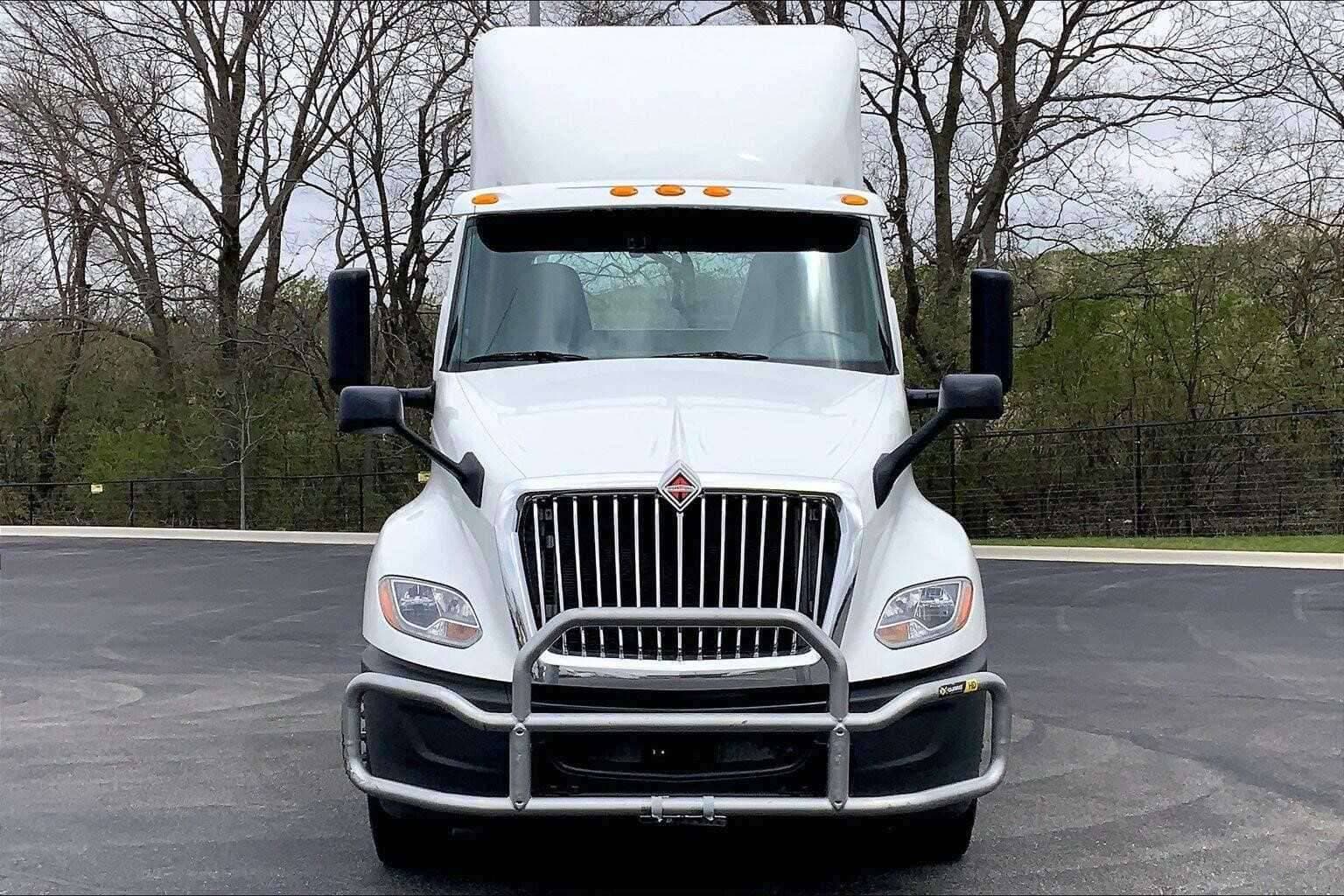 2019 International LT625 image 2