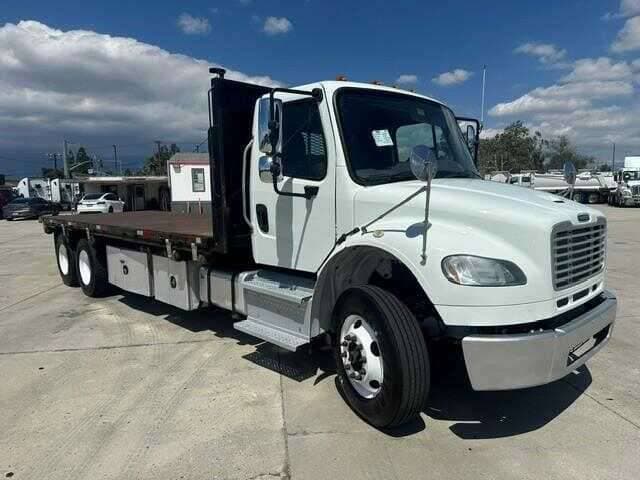2020 Freightliner M2 image 8
