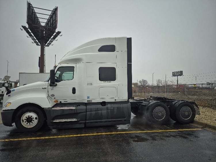 2023 International LT62F image 3