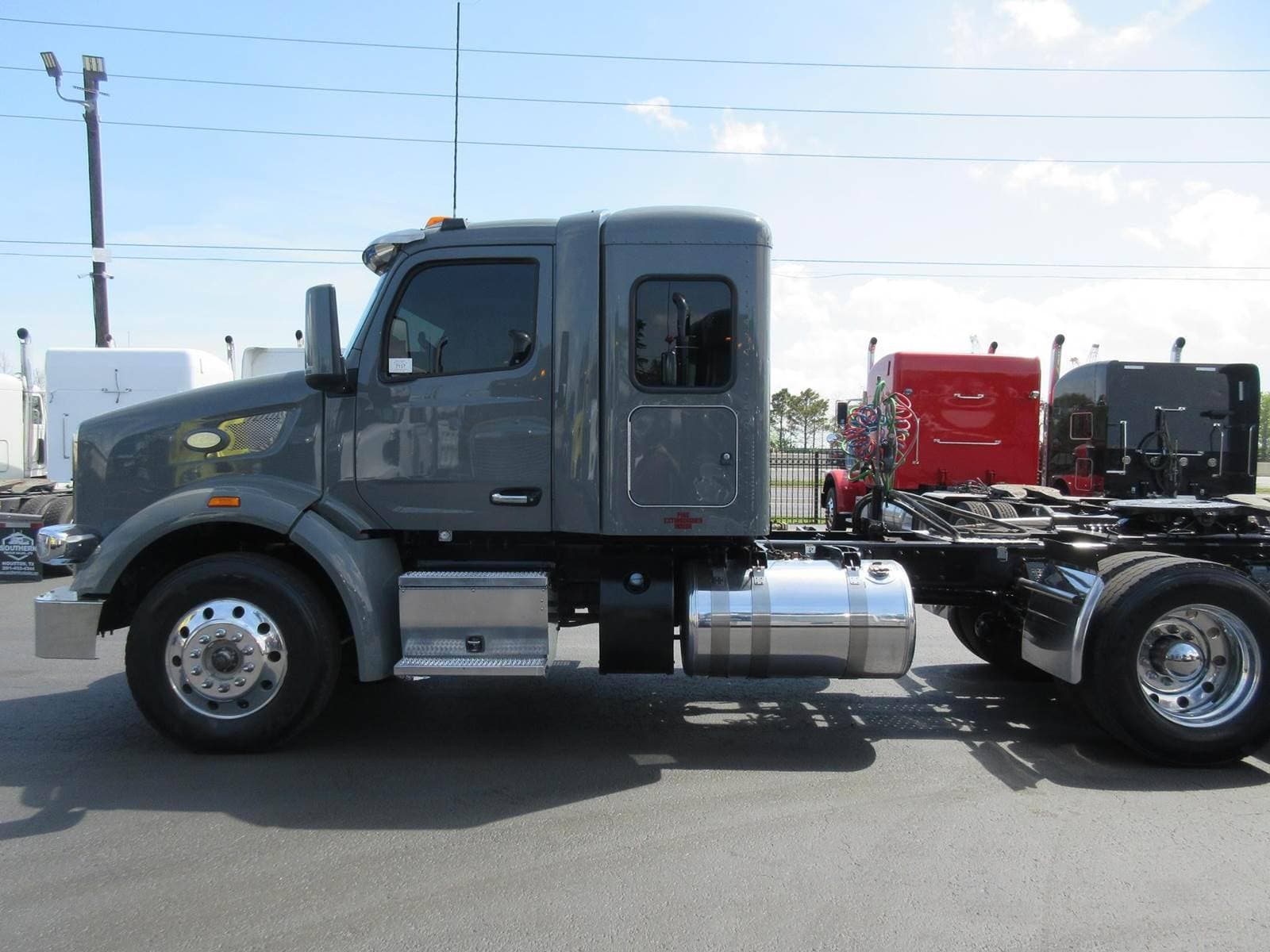 2023 Peterbilt 567 image 5