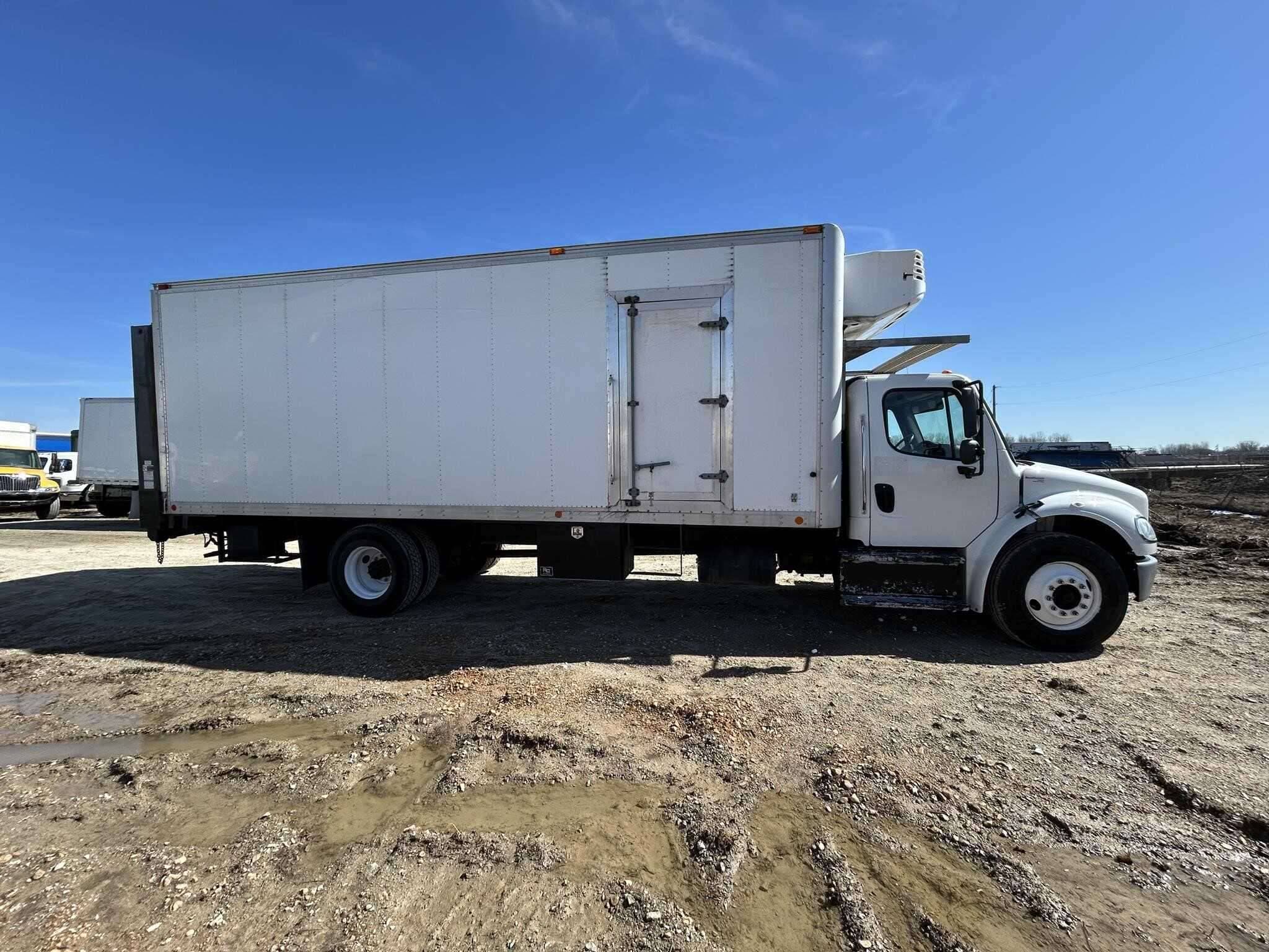 2019 Freightliner M2 image 6
