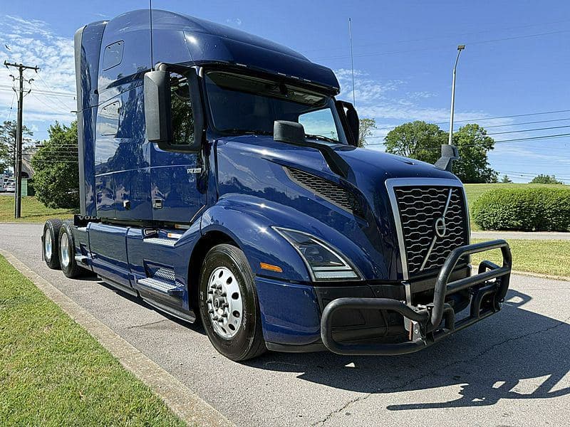 2023 Volvo VNL760 image 1