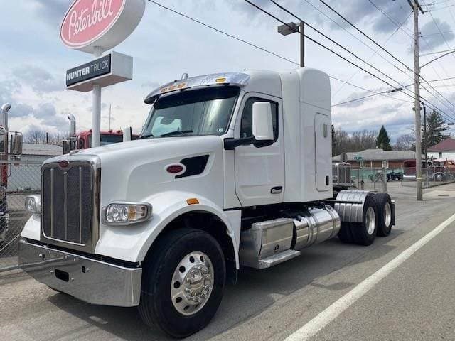 2023 Peterbilt 567 image 1
