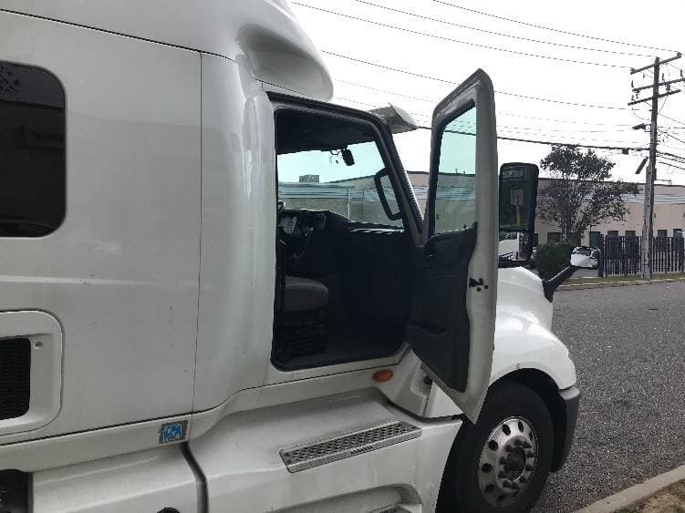 2022 International LT625 image 7