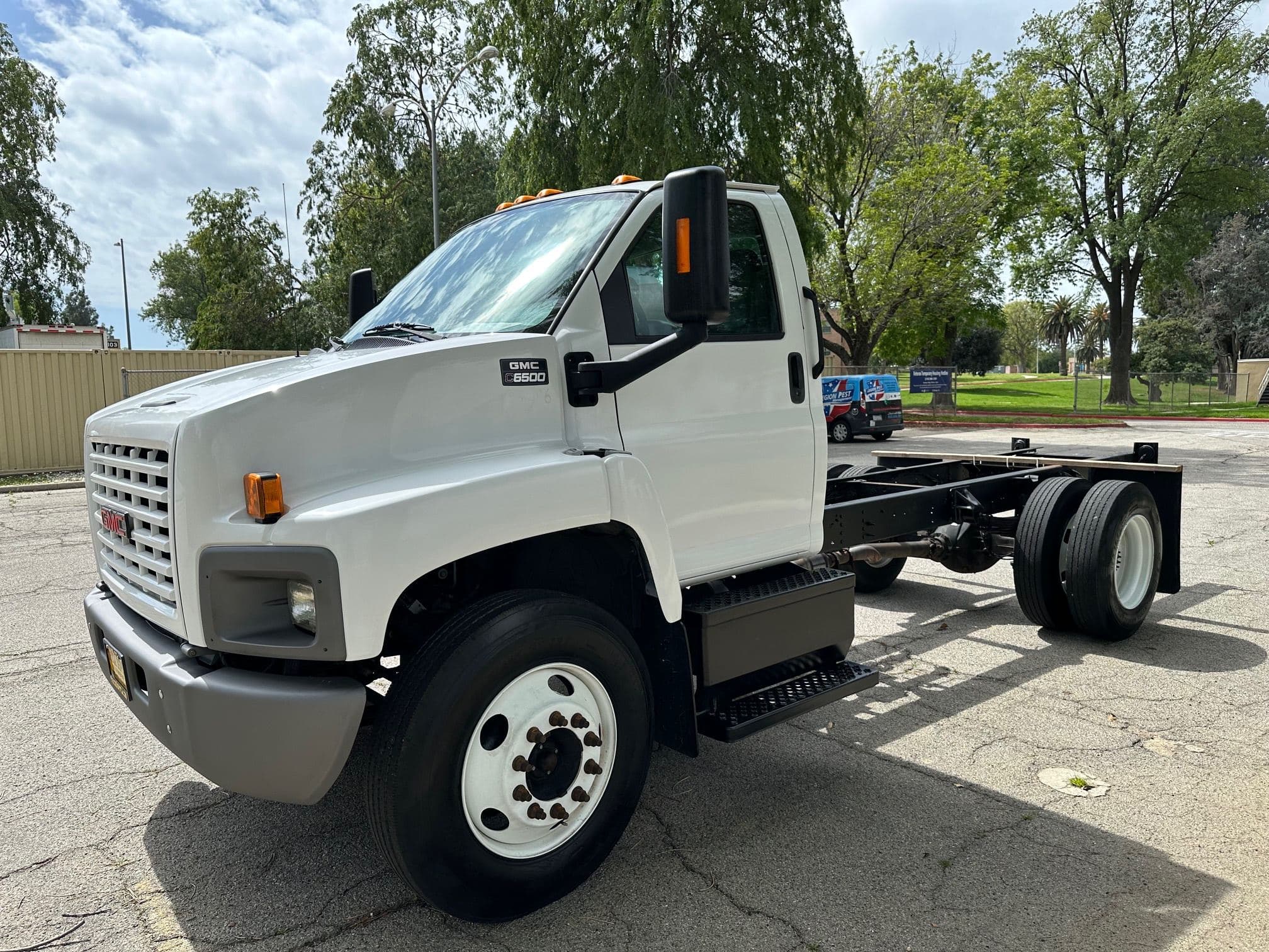2008 GMC TOPKICK C6500 Cab and Chassis image 6