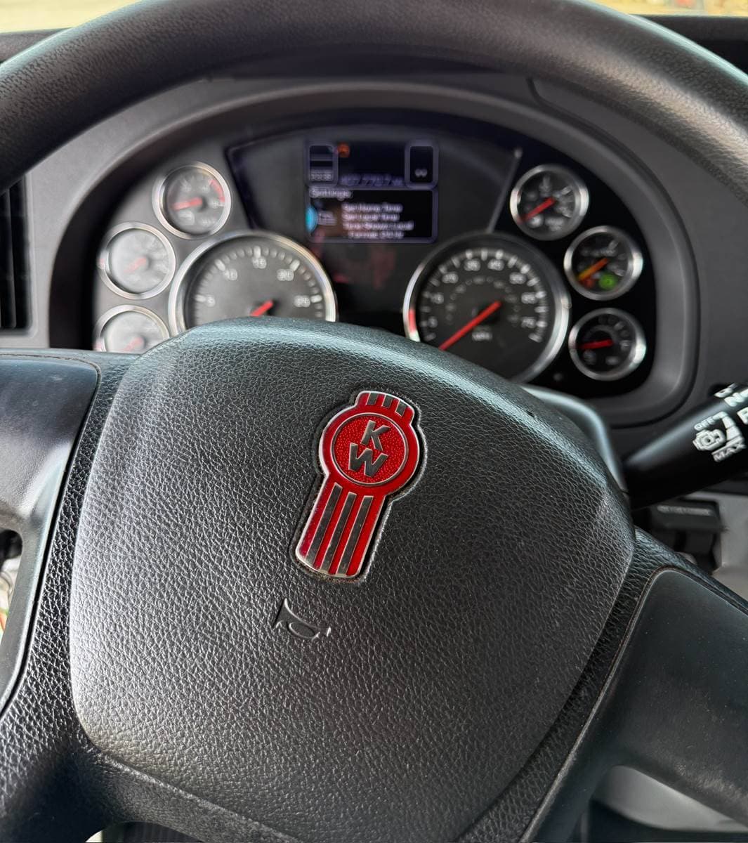 2021 Kenworth T680 image 4