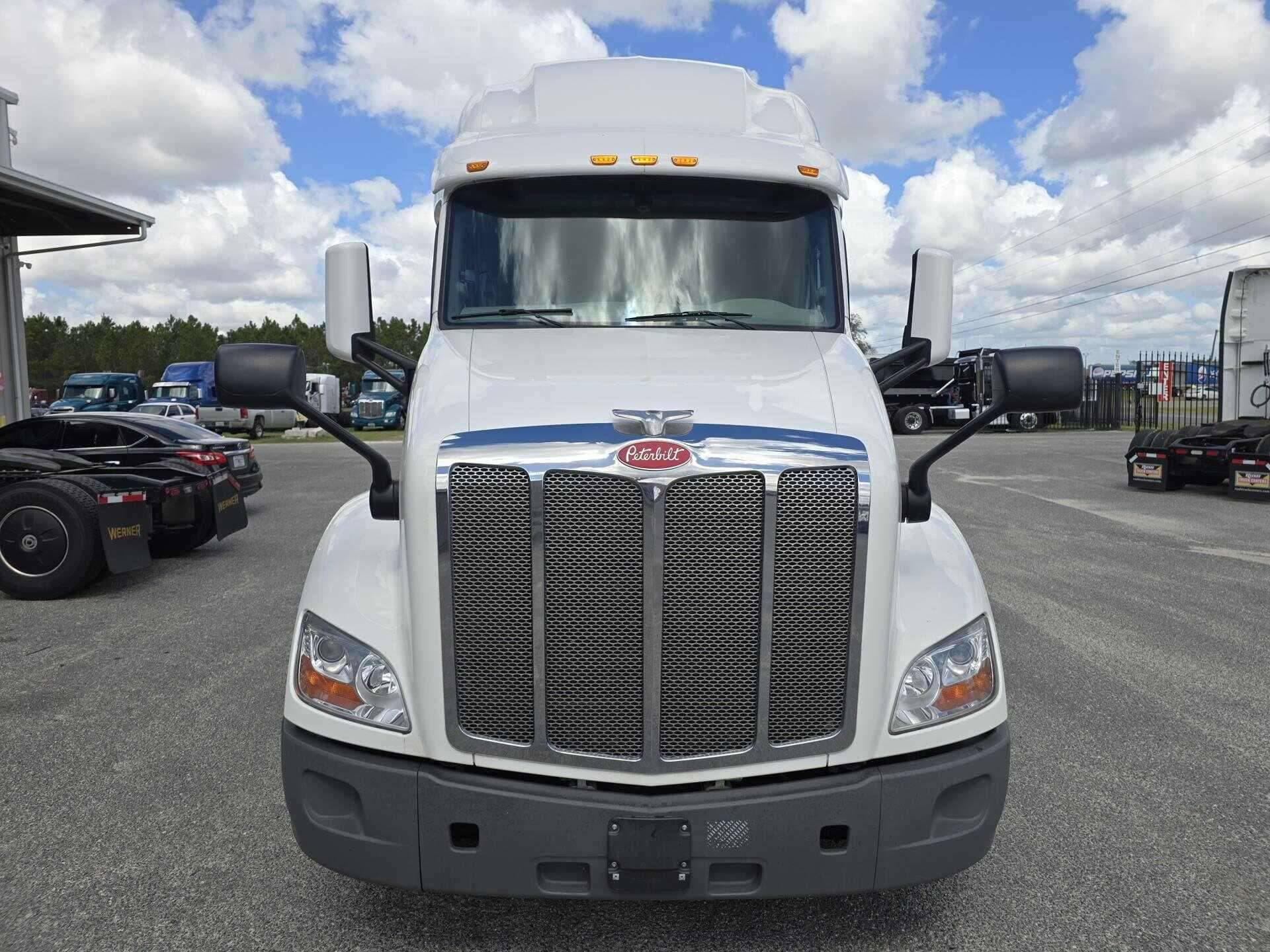 2021 Peterbilt 579 image 4
