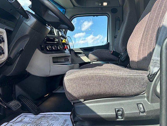 2024 Peterbilt 579 image 6