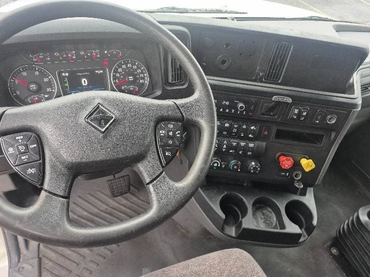 2023 International LT62F image 6