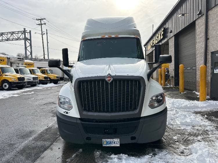 2023 International LT62F image 2