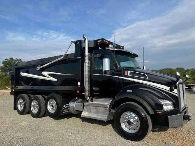 2023 Kenworth T880 image 2