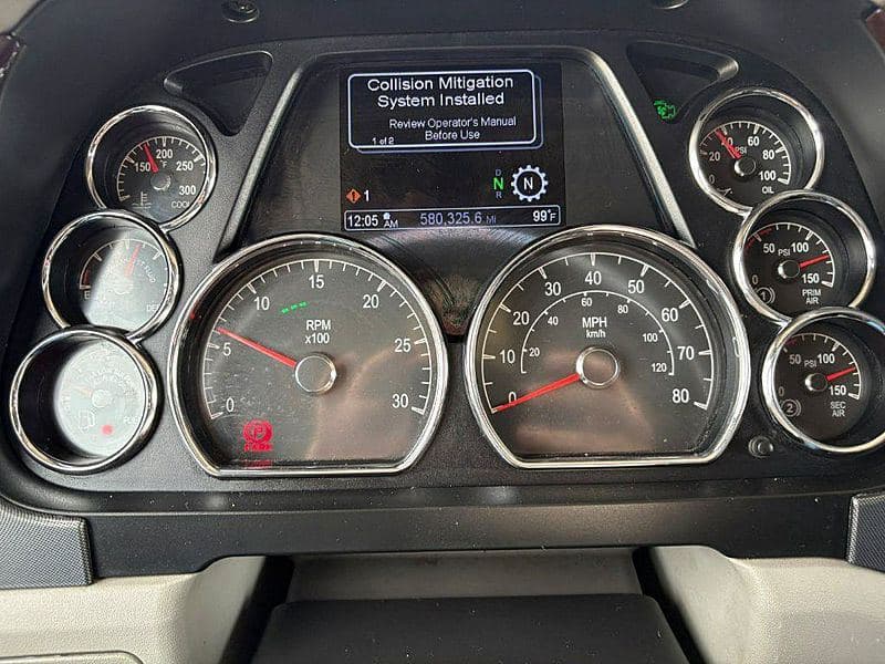 2022 Peterbilt 579 image 8