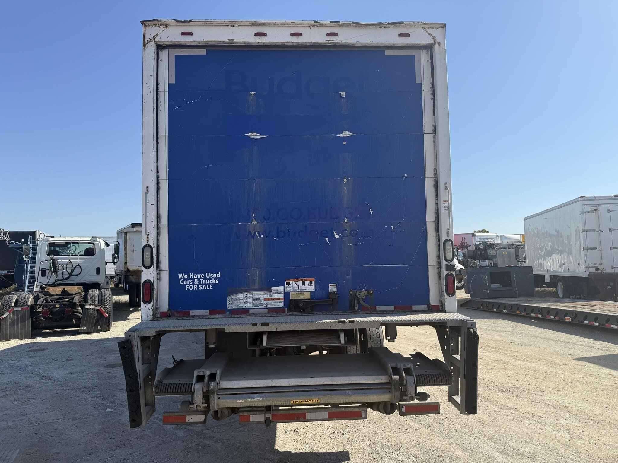 2018 Freightliner M2 image 11