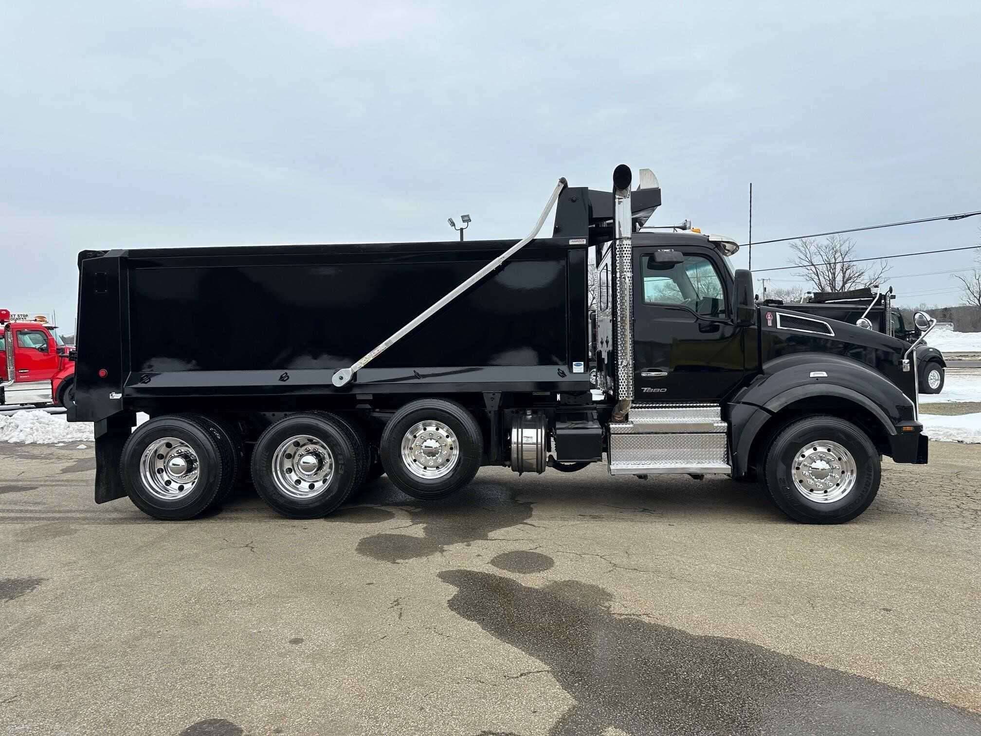 2023 Kenworth T880 image 2