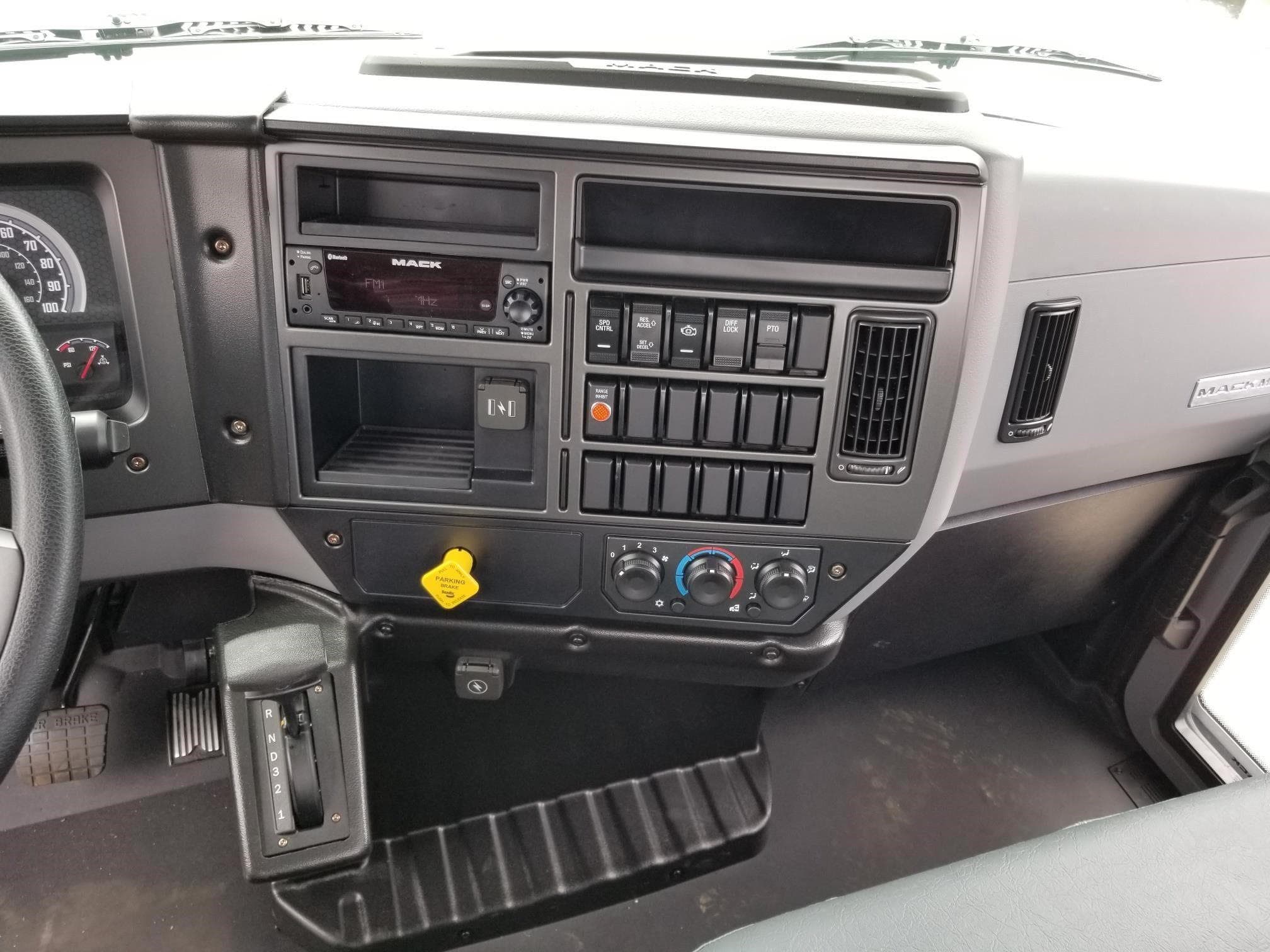 2025 MACK MD6 120094 image 13
