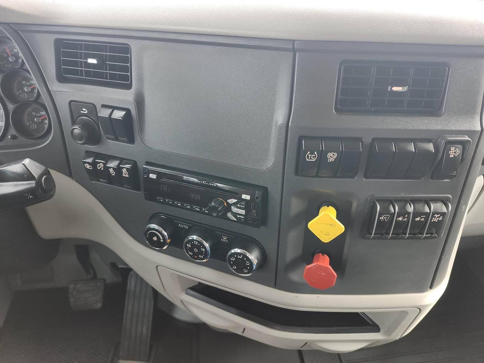 2020 Peterbilt 579 image 14