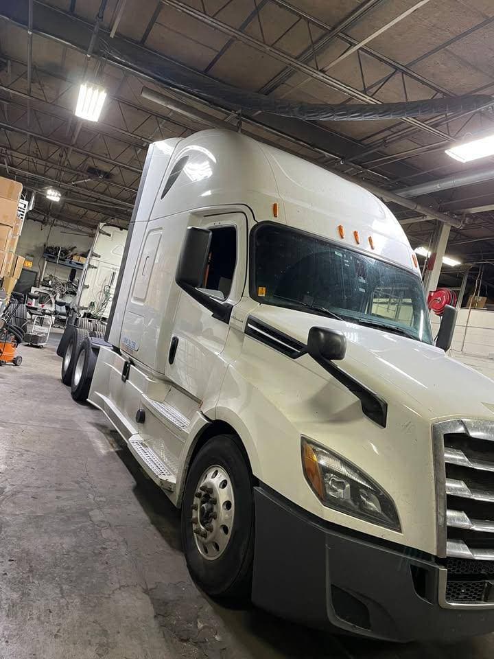 2021 Freightliner Cascadia 126 image 5