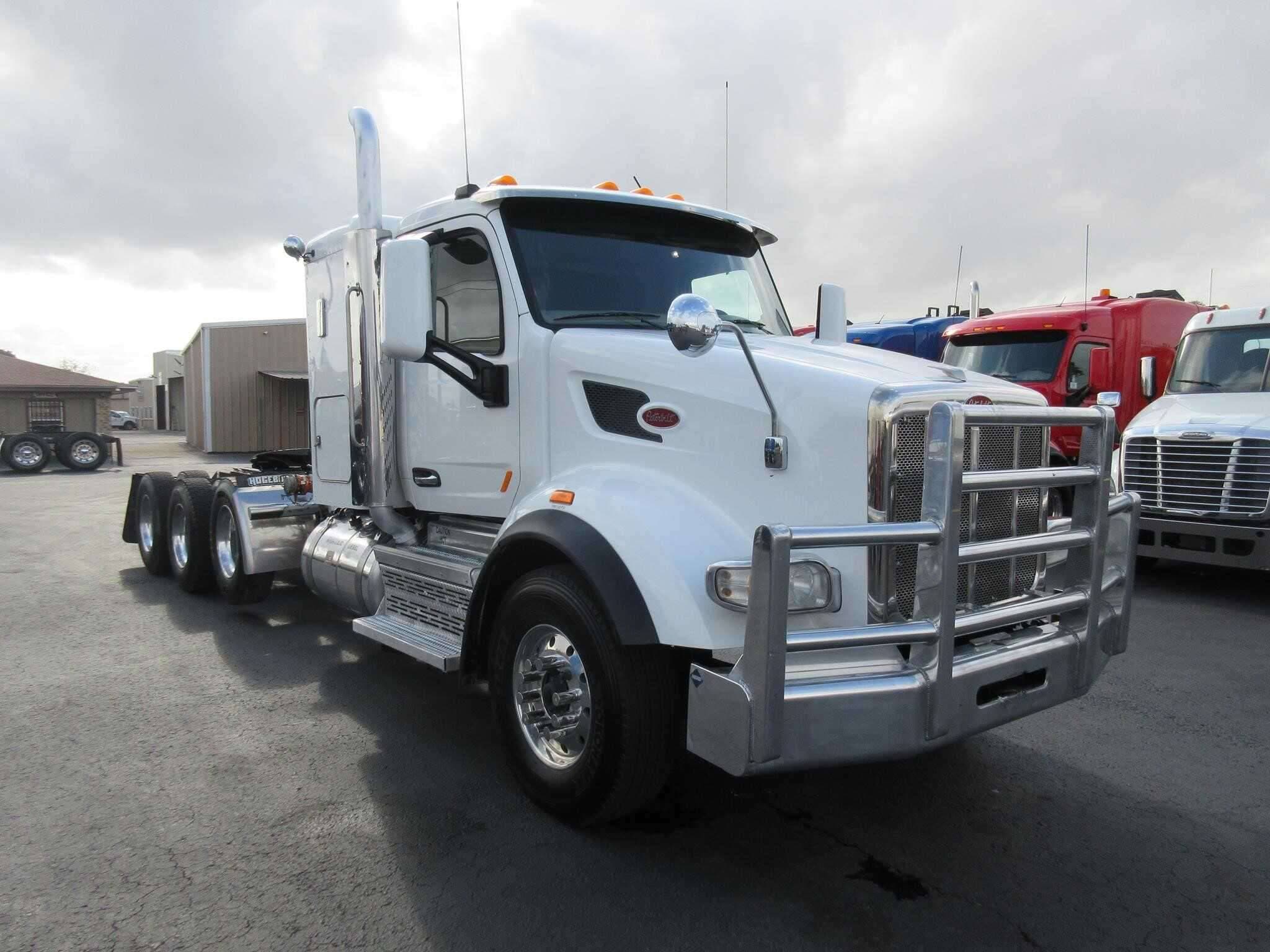 2019 Peterbilt 567 image 2