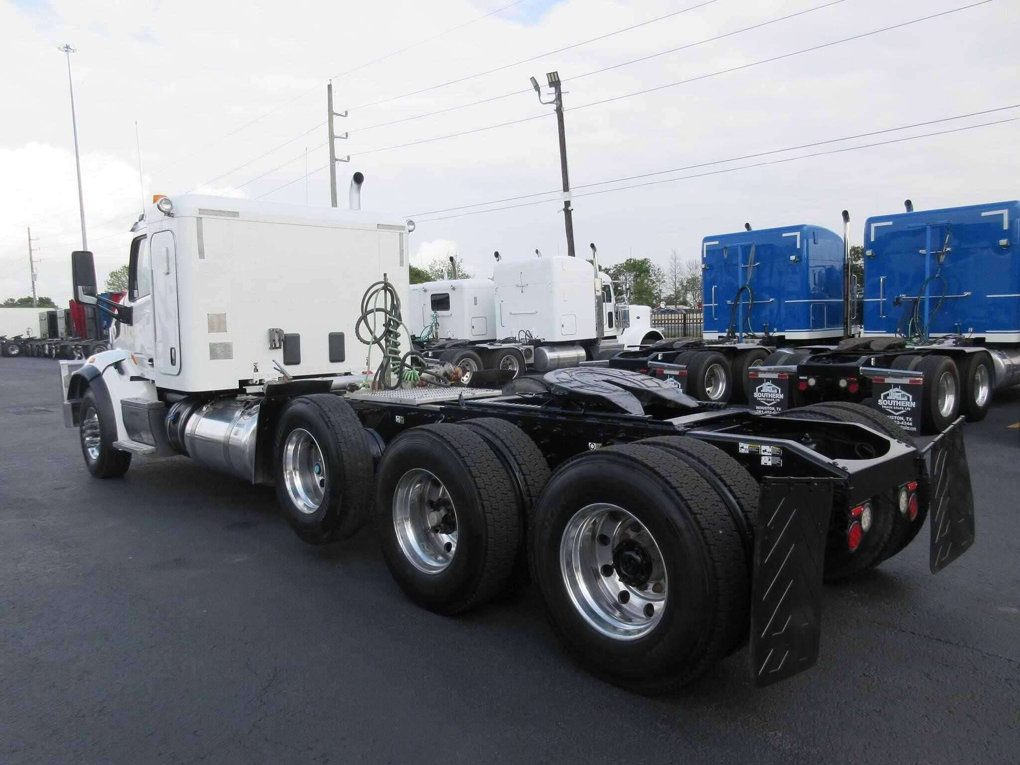 2019 Peterbilt 567 image 25